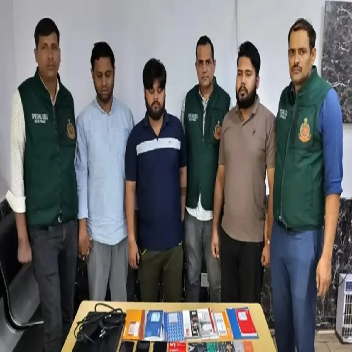 Cybercrime delhi police arrest bank official