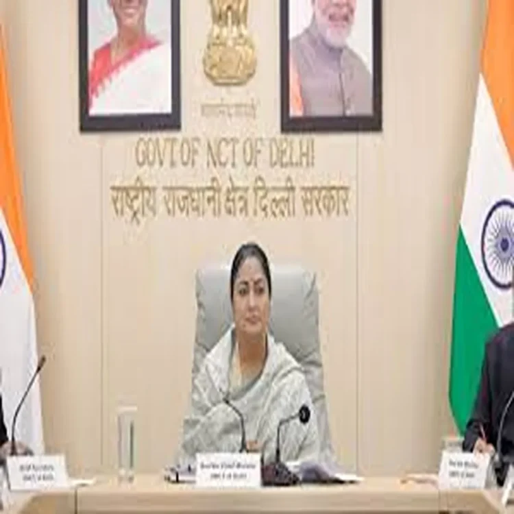 Delhi cm seeks central support reforms