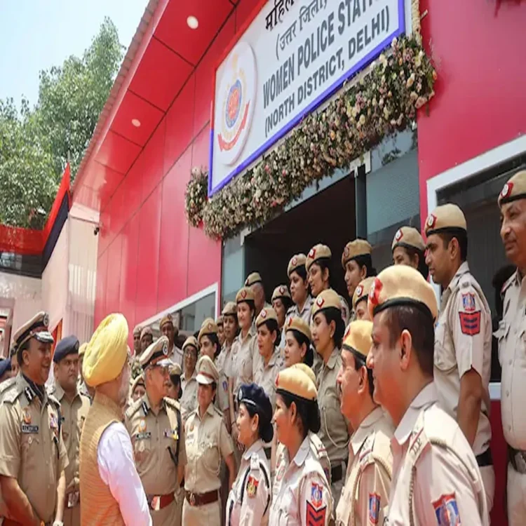 Delhi first women police station for safety