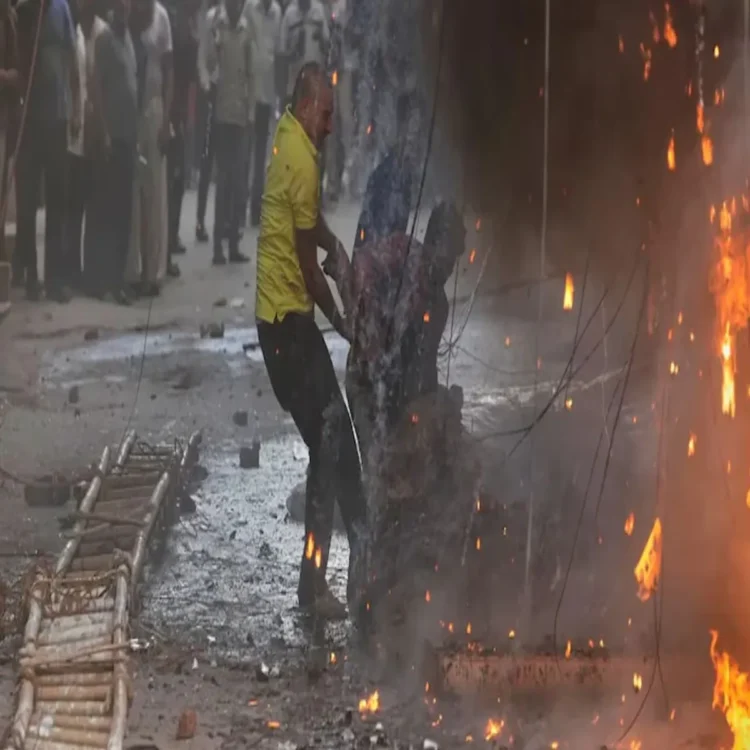 Delhi hotel fire survivor escape
