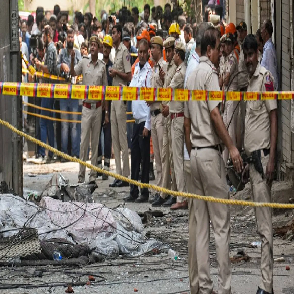 Emergency tragic delhi fire leaves multiple