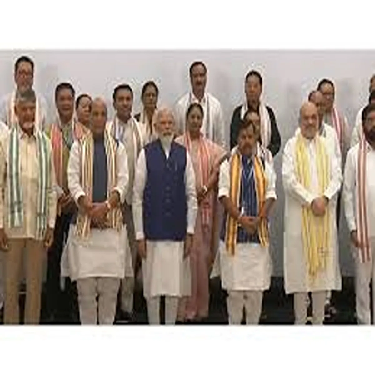 Governance fadnavis praises modi years leadership