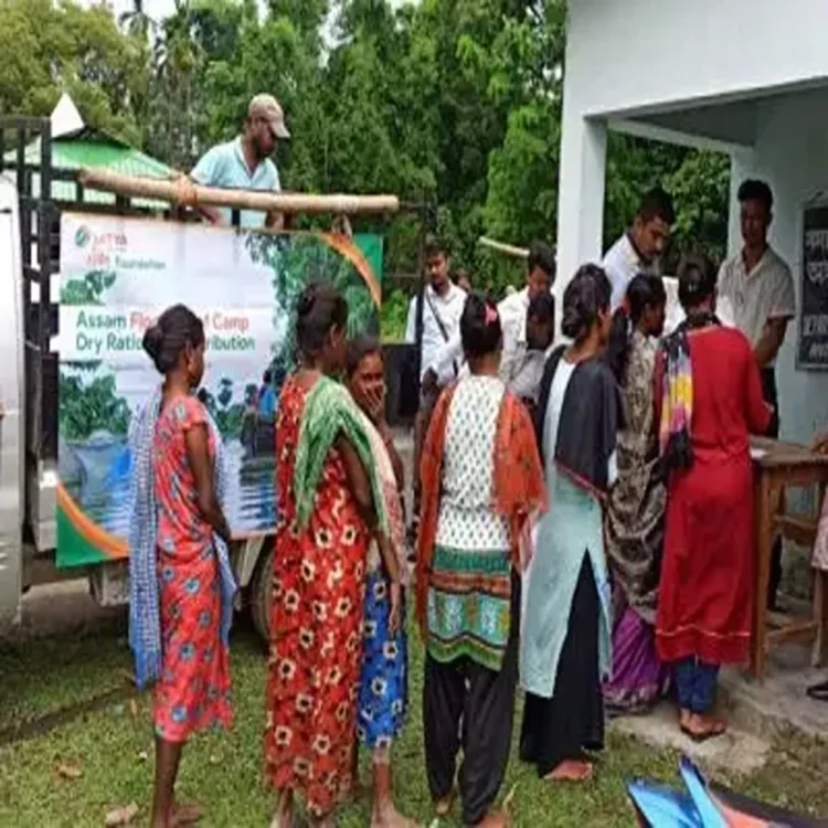 Flood relief inspection violence hardoi officer injured