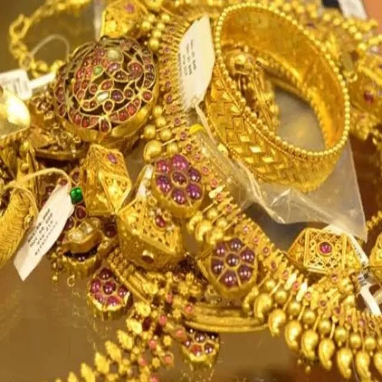 Gold market pakistan jewellers taxation protest