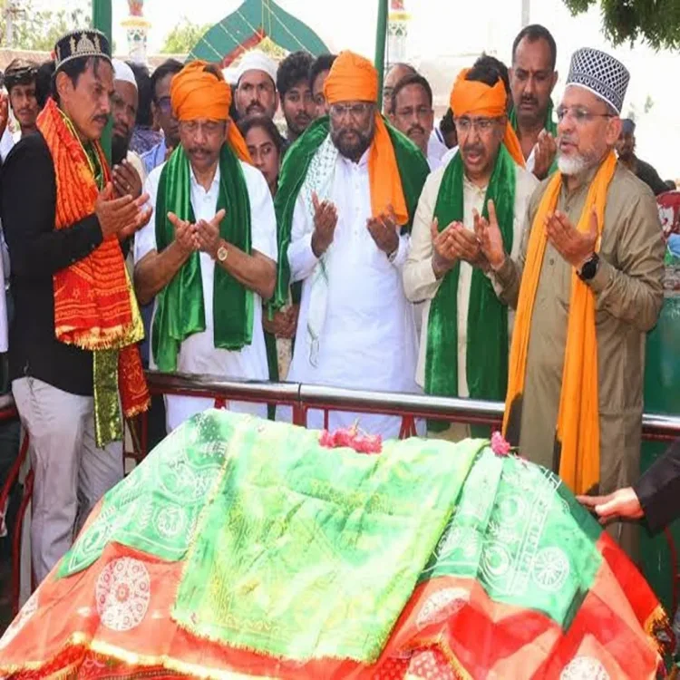 Historic bara shaheed dargah festival devotees