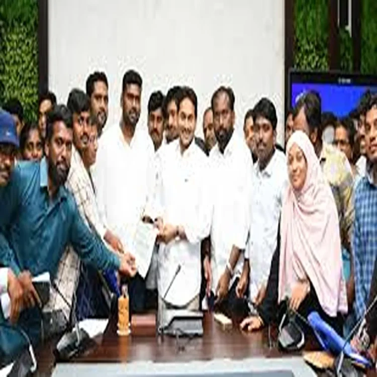Jagan seeks cbi probe teacher recruitment