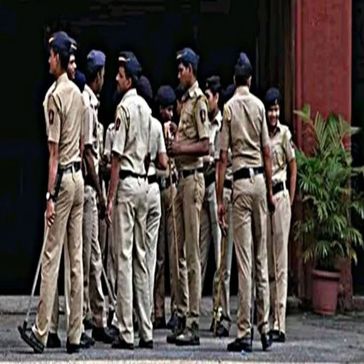 Karnataka woman found dead chikkaballapur homestay