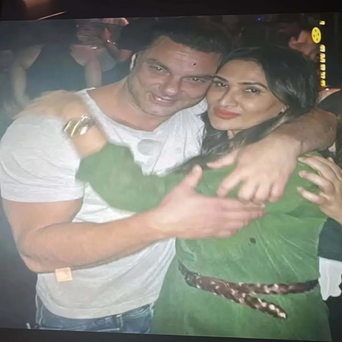 Celebritynews khan family mourns loss close