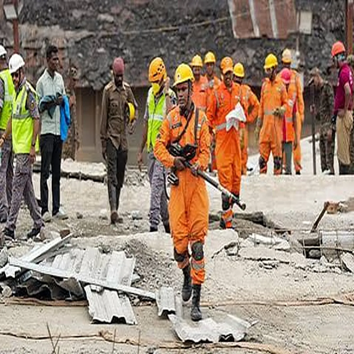 Construction accident kolkata warehouse collapse death