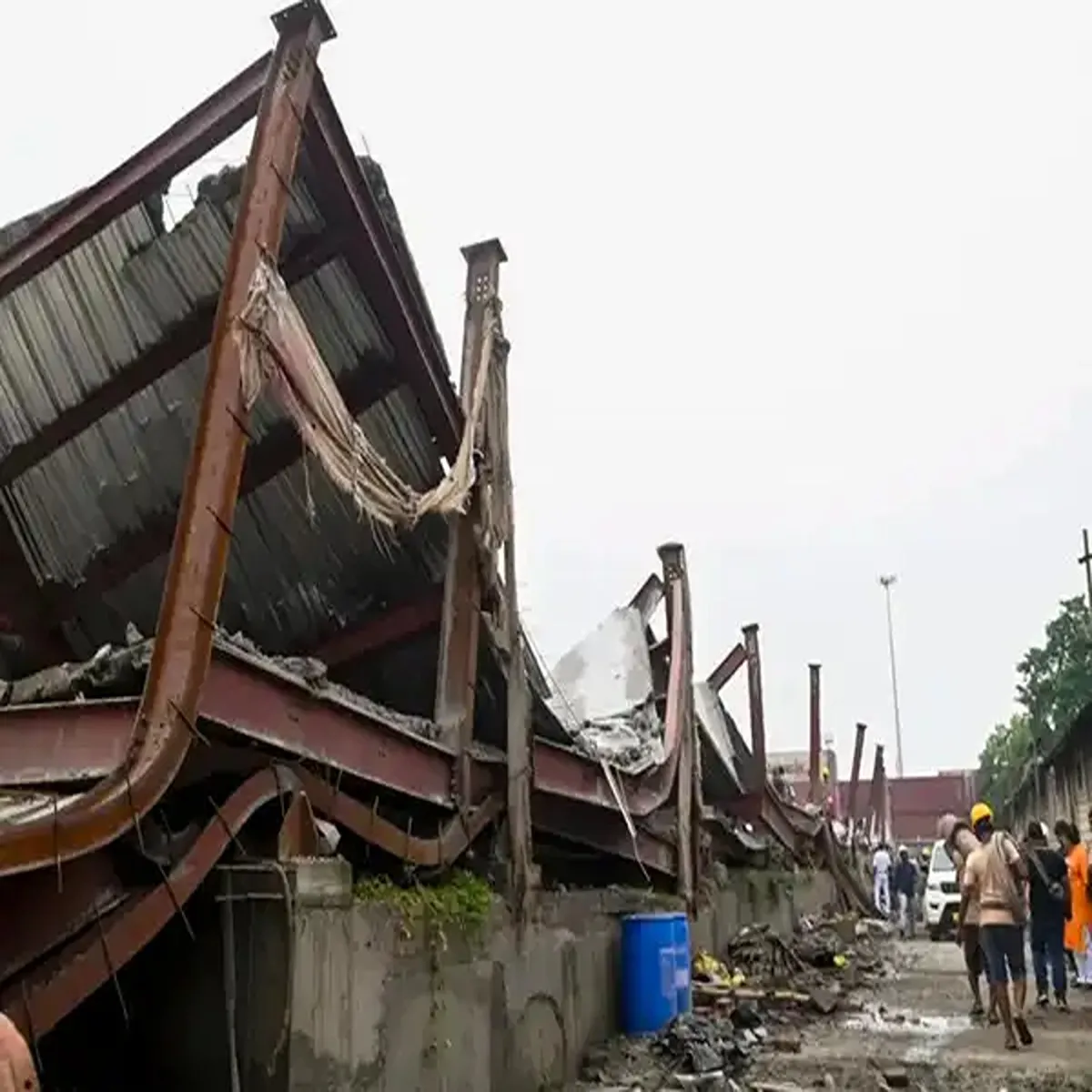 Infrastructure kolkata warehouse roof collapse report
