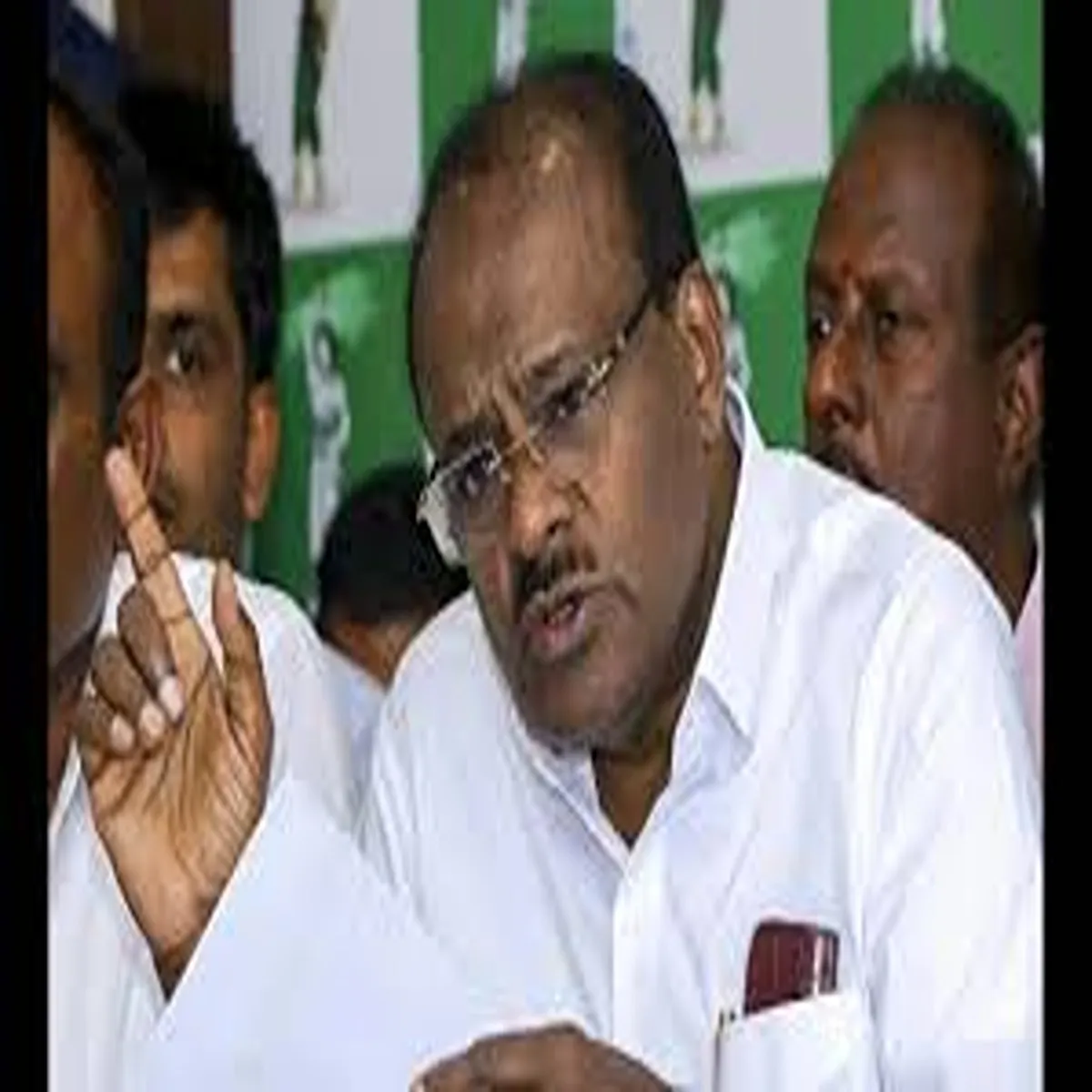 Karnatakapolitics kumaraswamy rejects congress claims over