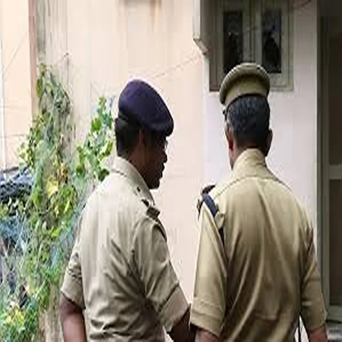 Safetyupdate lucknow auto driver arrested after