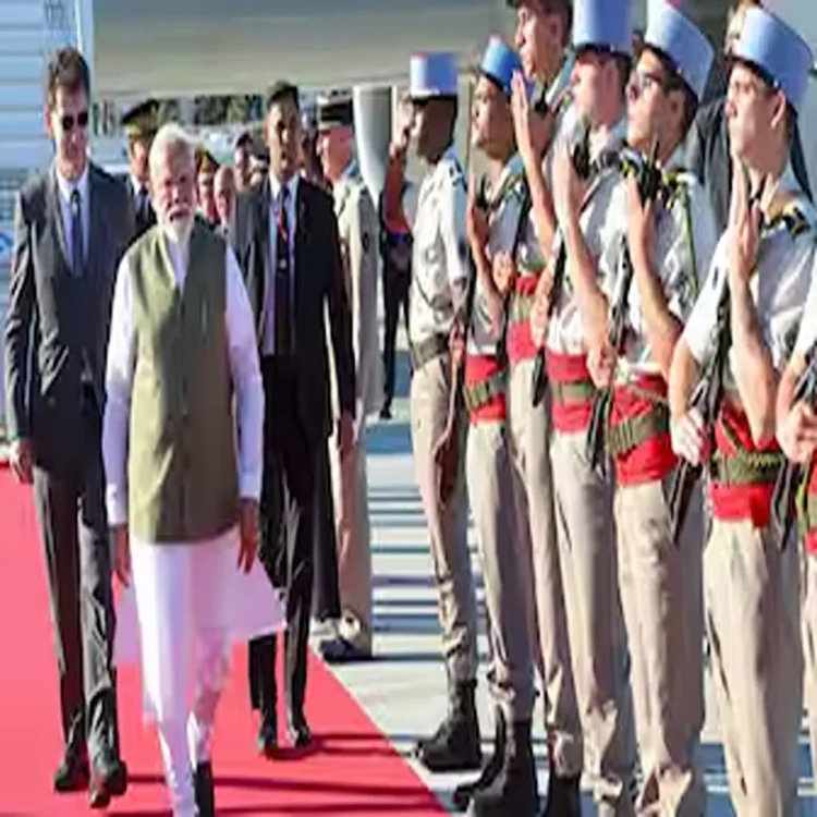 Macron modi g7 summit moment