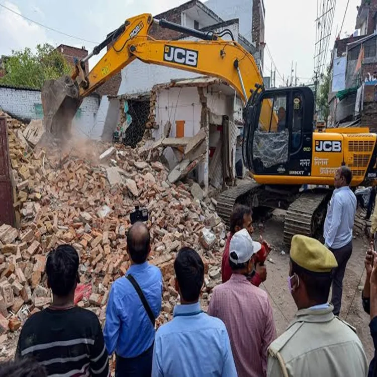 Mcd removes yamuna floodplain structures