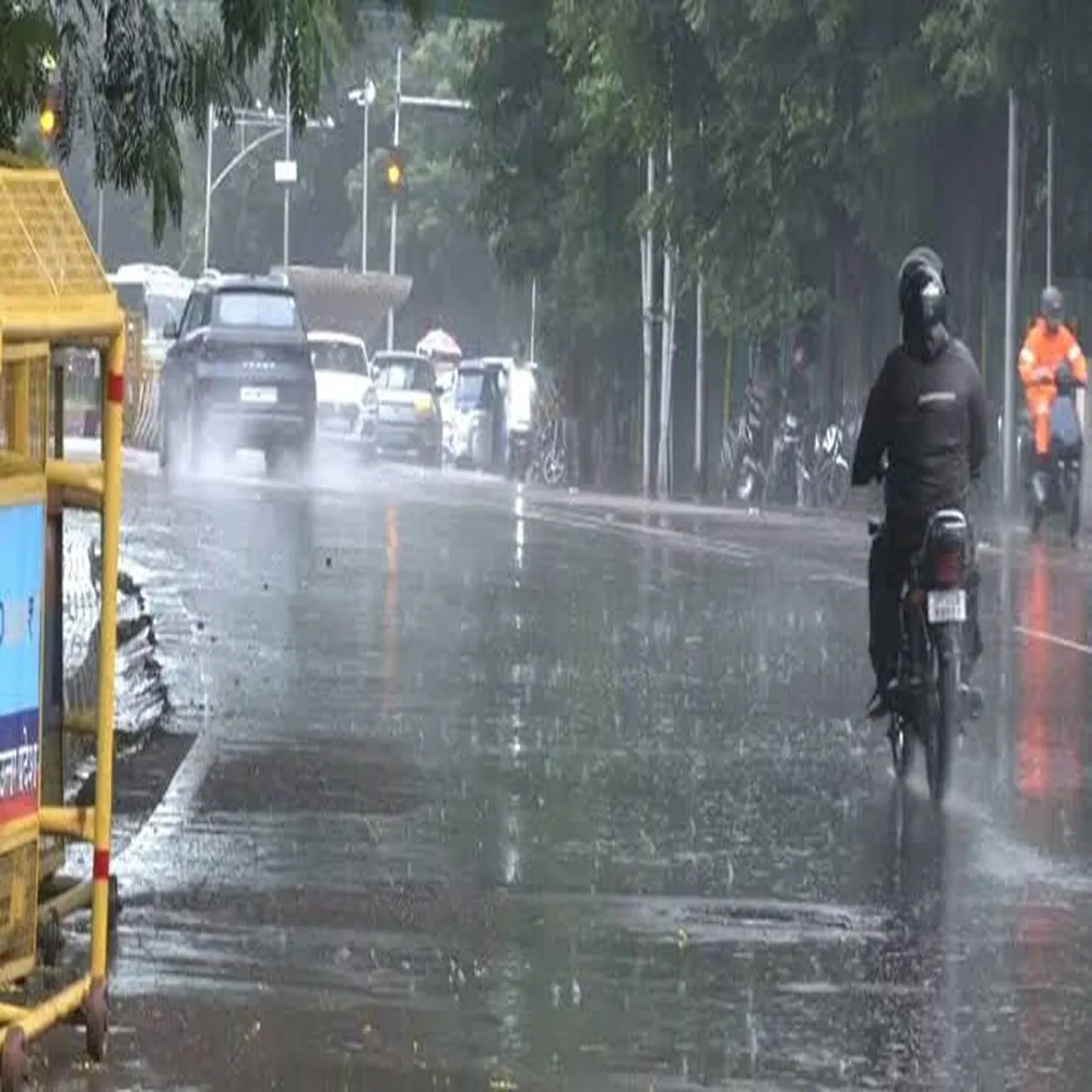 Monsoon heavy rain triggers minor landslide