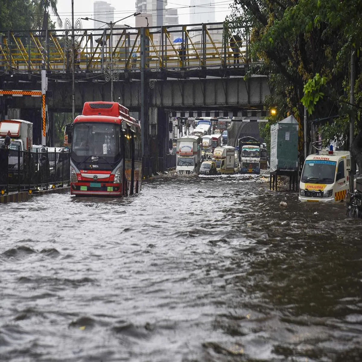 Mumbairains intense downpour triggers flooding disruptions