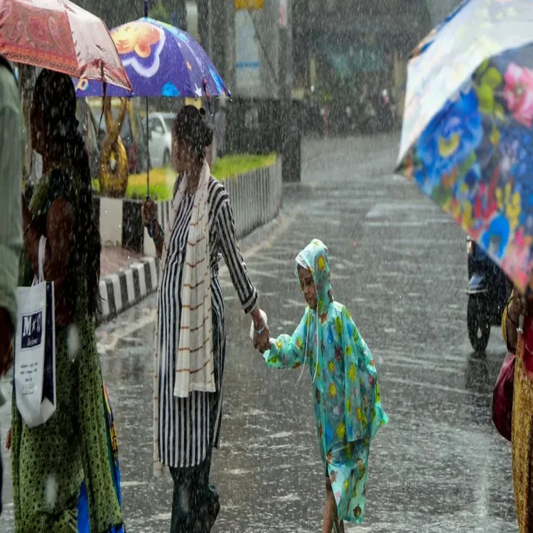 Mumbai rainfall causes citywide waterlogging