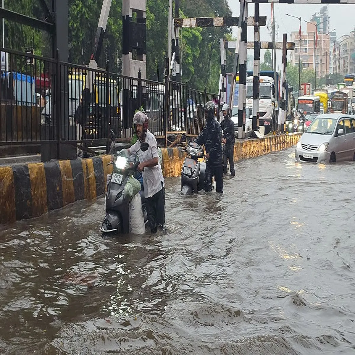 Mumbai rains overnight downpour leaves several