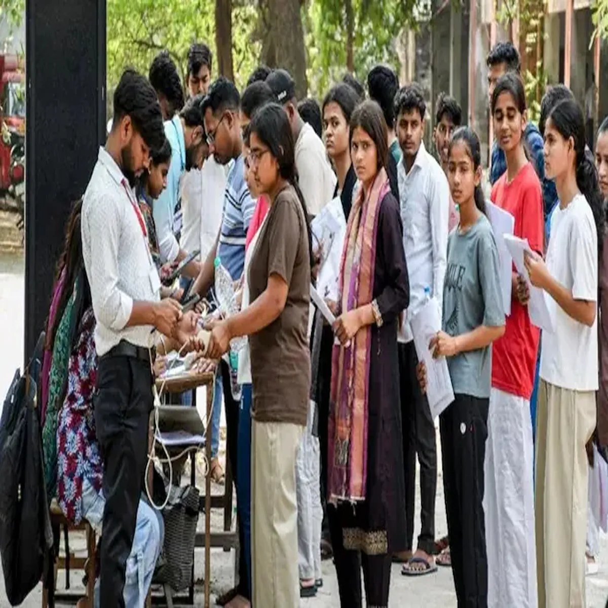 Neetug nagpur student faces exam centre