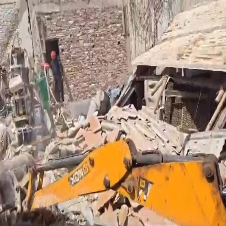 North delhi lpg blast house collapse