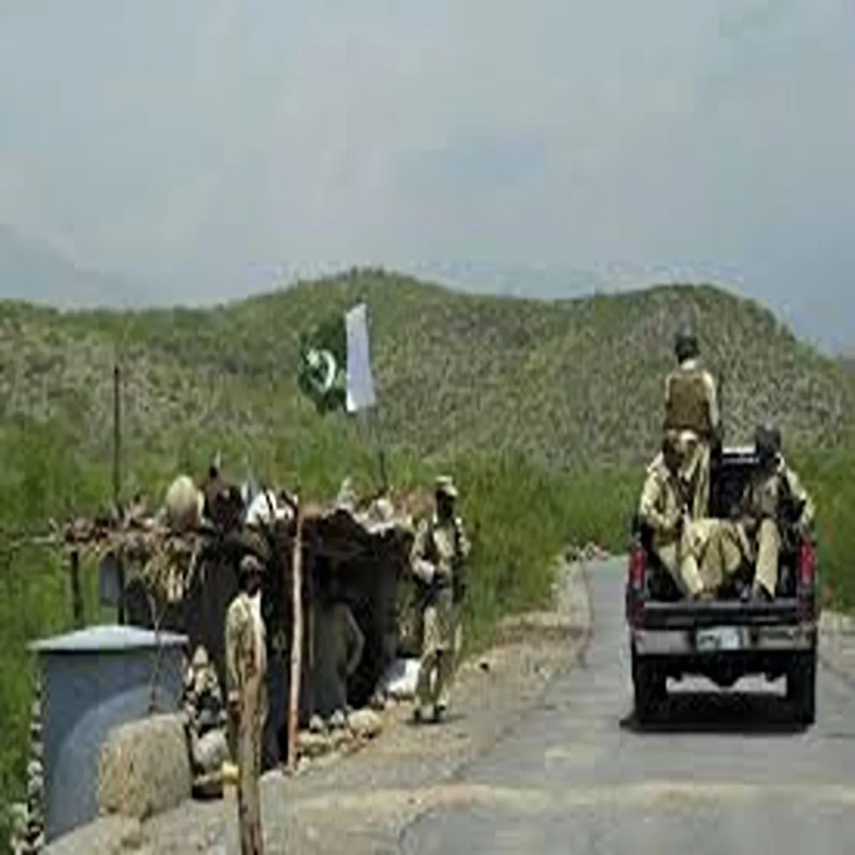 Security militants kill six paramilitary personnel