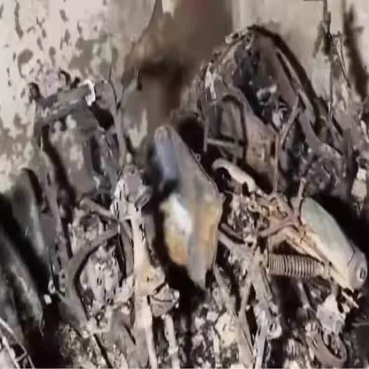 Rescue police residents tughlakabad fire