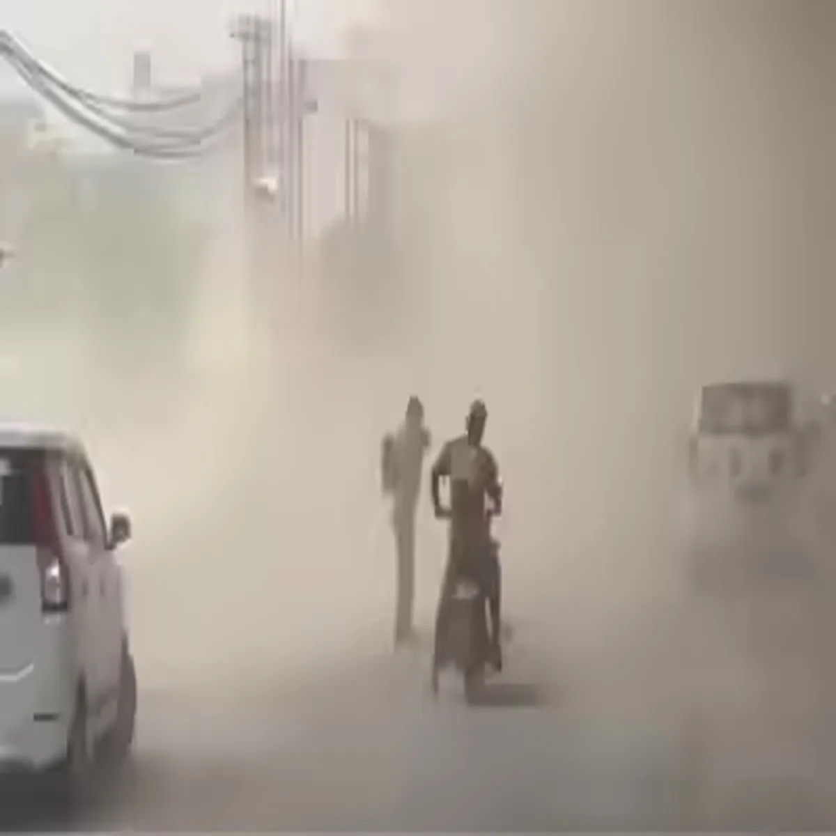 Weatheralert powerful dust storm thunderstorms disrupt
