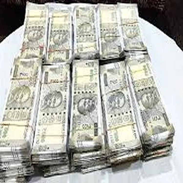 Counterfeit currency guwahati police seize fake notes worth rs 13. 5 lakh