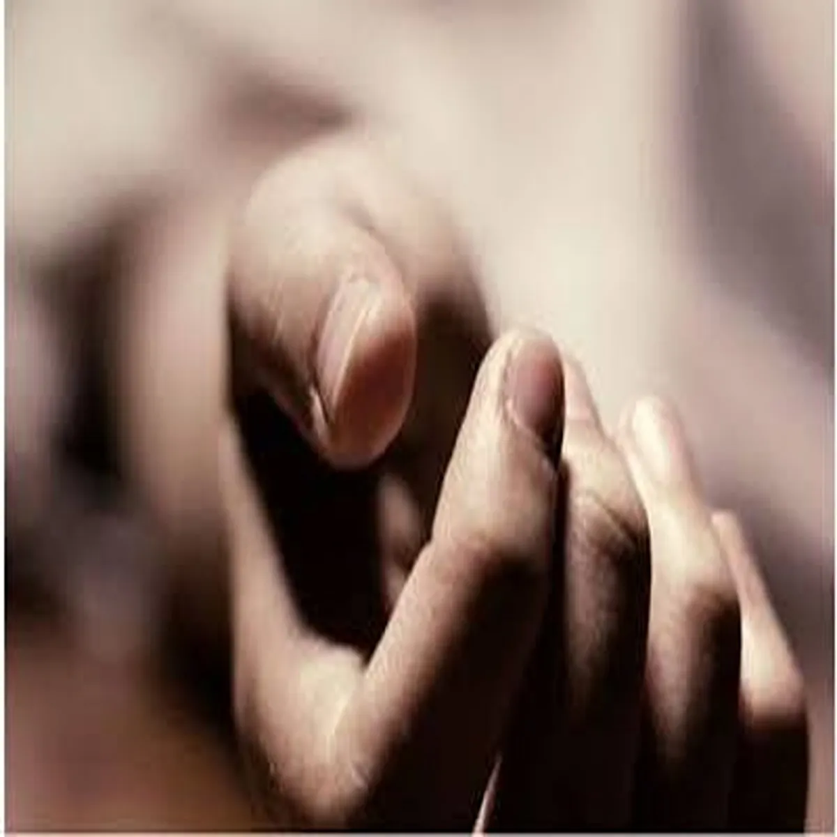Kolkata unidentified man found dead near