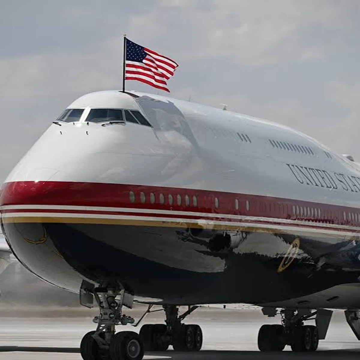 Air force one trump changes aircraft