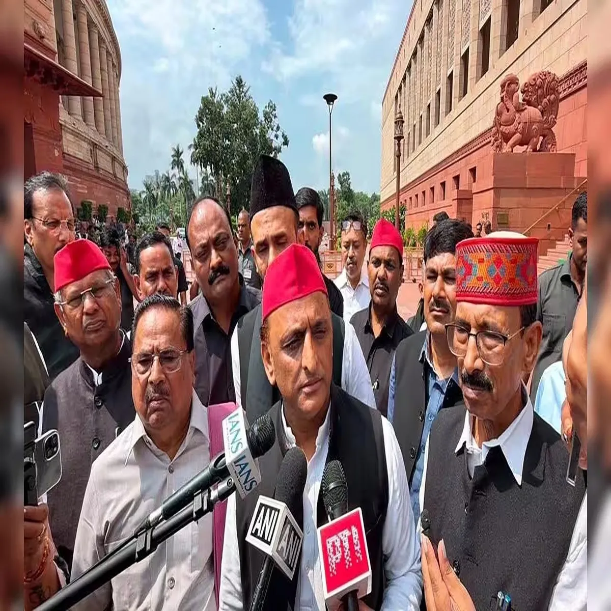 Education akhilesh yadav calls union minister