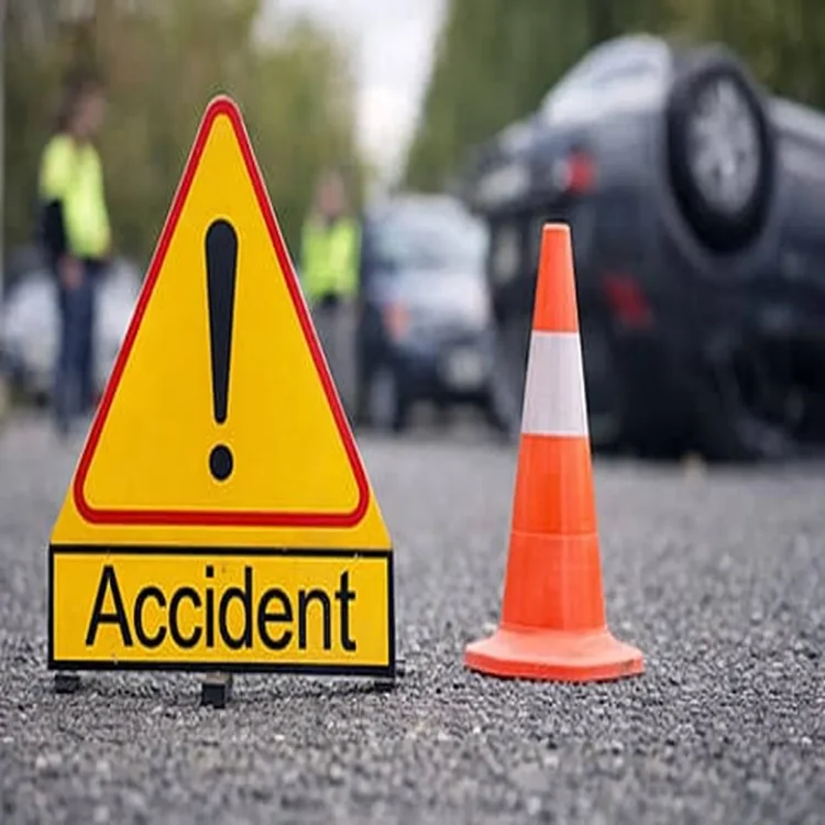 Andhra pradesh devotees highway crash