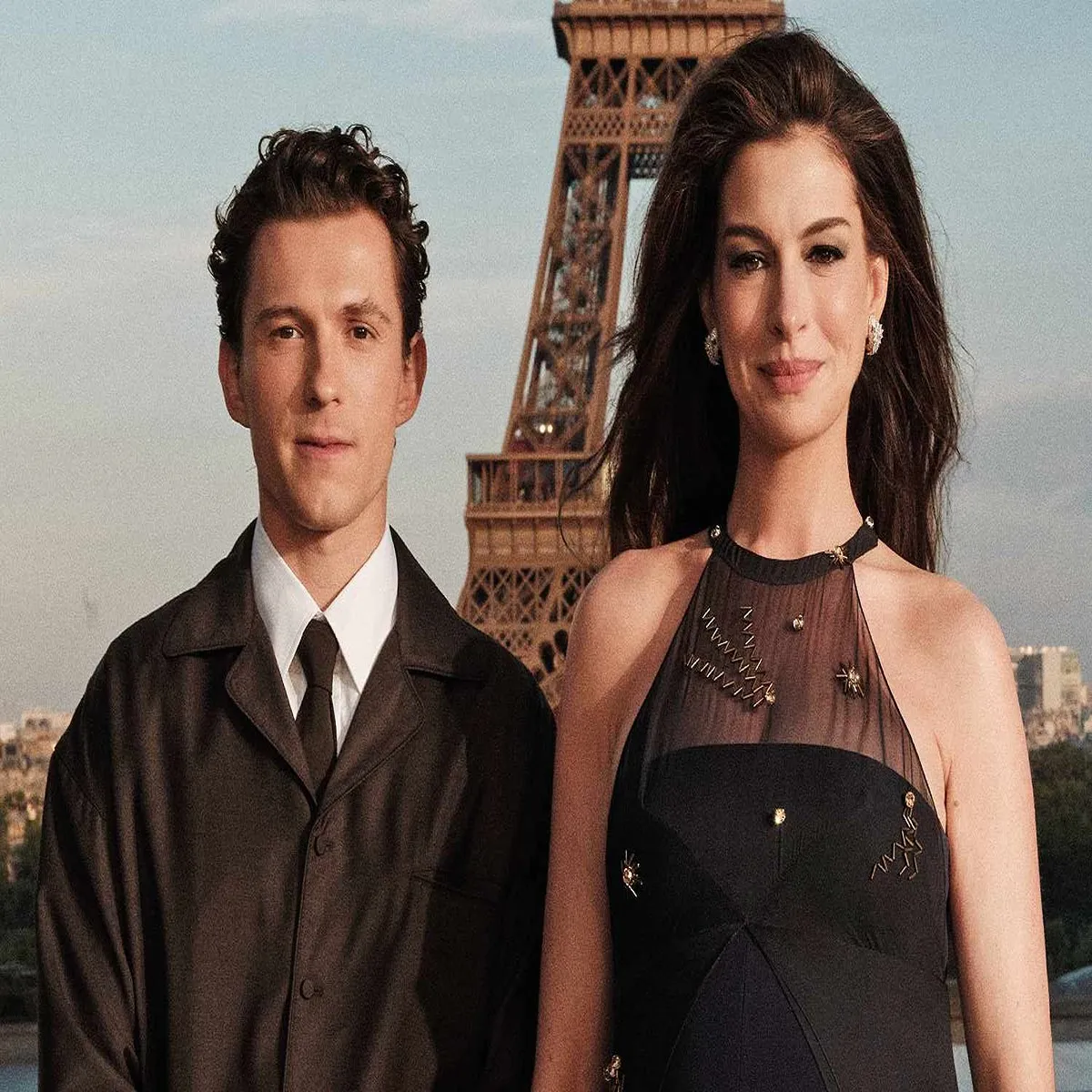 Theodyssey anne hathaway applauds tom holland