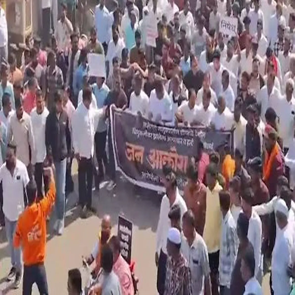 Crime wardha erupts protest after minor