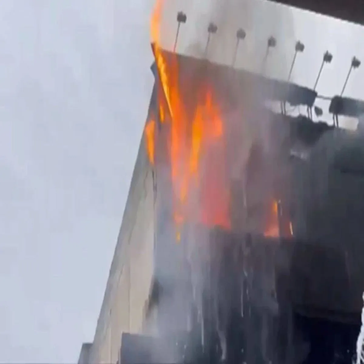 Delhi fire major blaze damages electronics