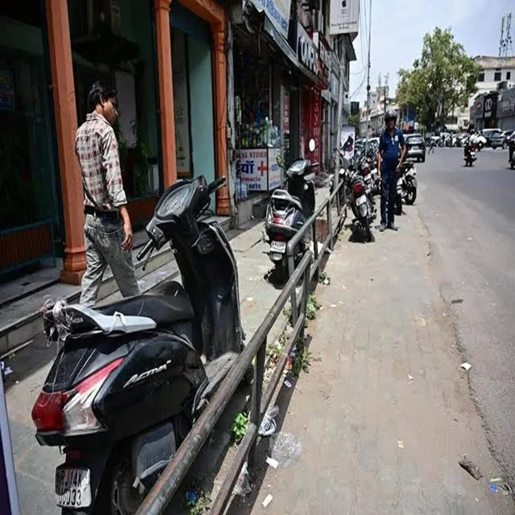 Delhi footpaths unsafe despite sc ruling