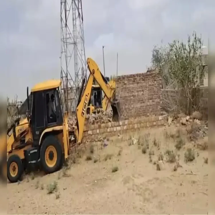 Delhi illegal shrine road clearance