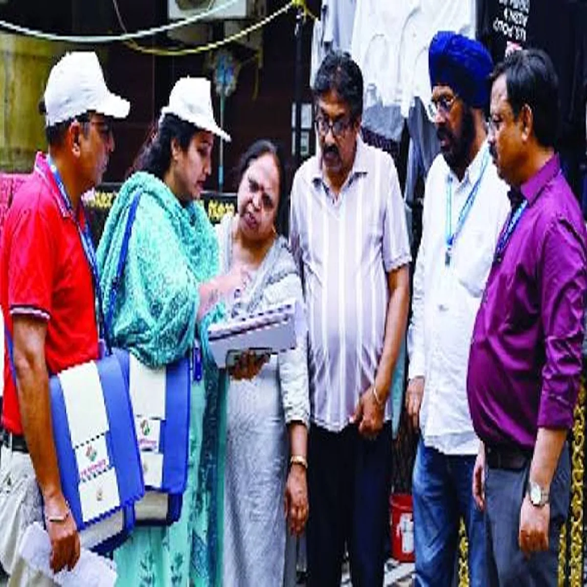 Elections four delhi districts complete voter