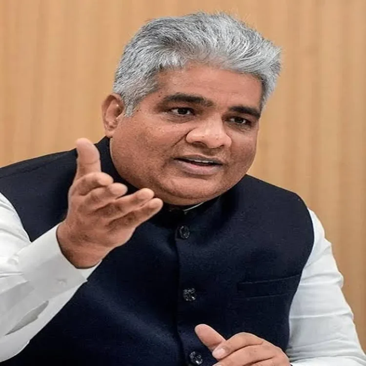 Environment ministry yadav aides removed