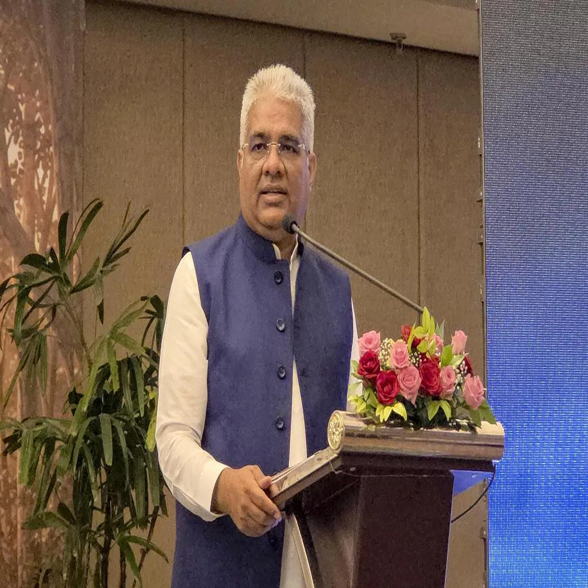Environment ministry congress questions removal minister