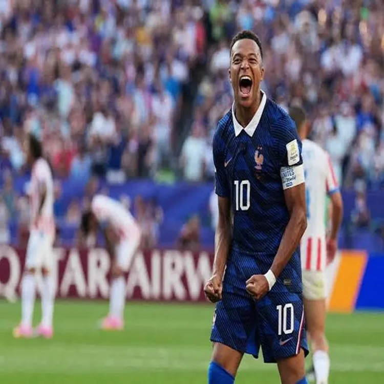 Fifa chief backs mbappe against racism