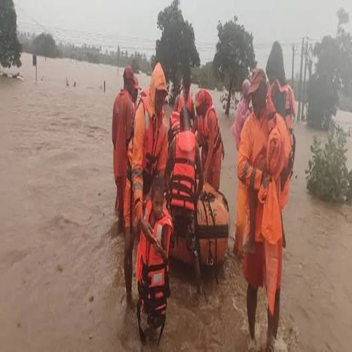 Floods gujarat flood rescue operations expand