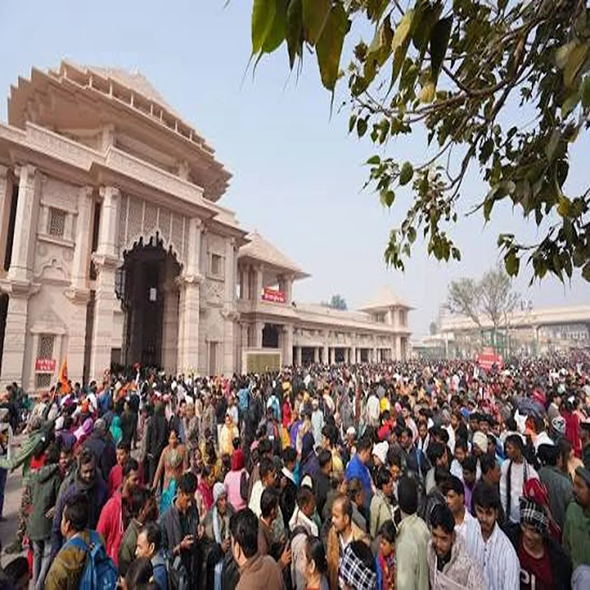Guru purnima thousands devotees gather ayodhya