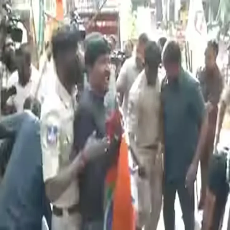 Hyderabad bjp congress protest clash