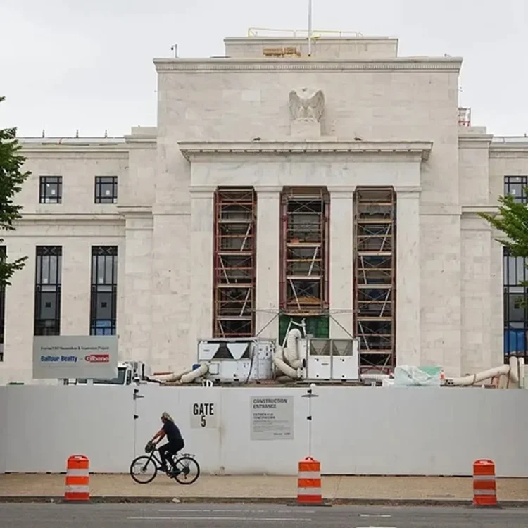 Inflation fed signals policy tightening