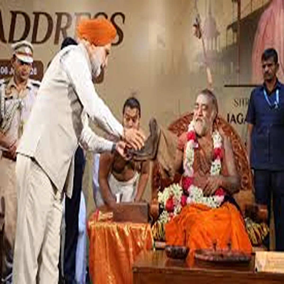 Kanchi peetham sandhu highlights institution role