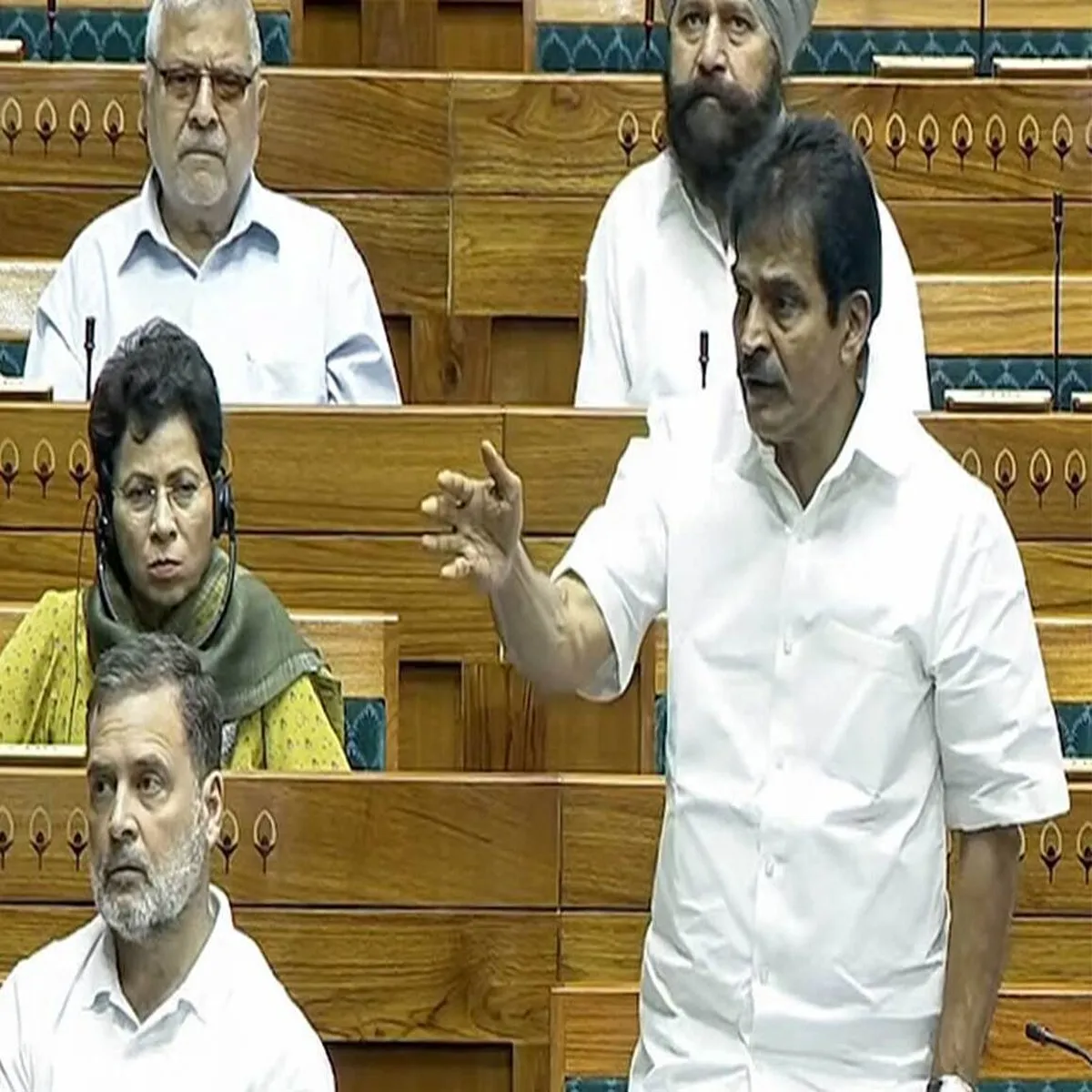 Educationprotests venugopal criticises centre over hunger
