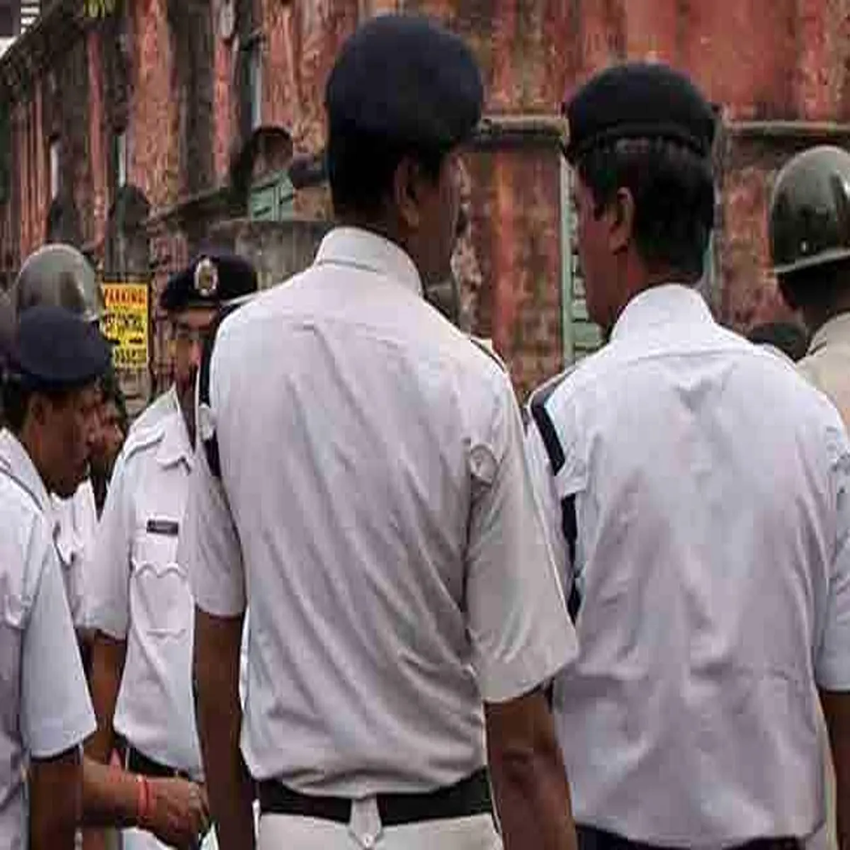 Kolkata tiljala police arrest man following
