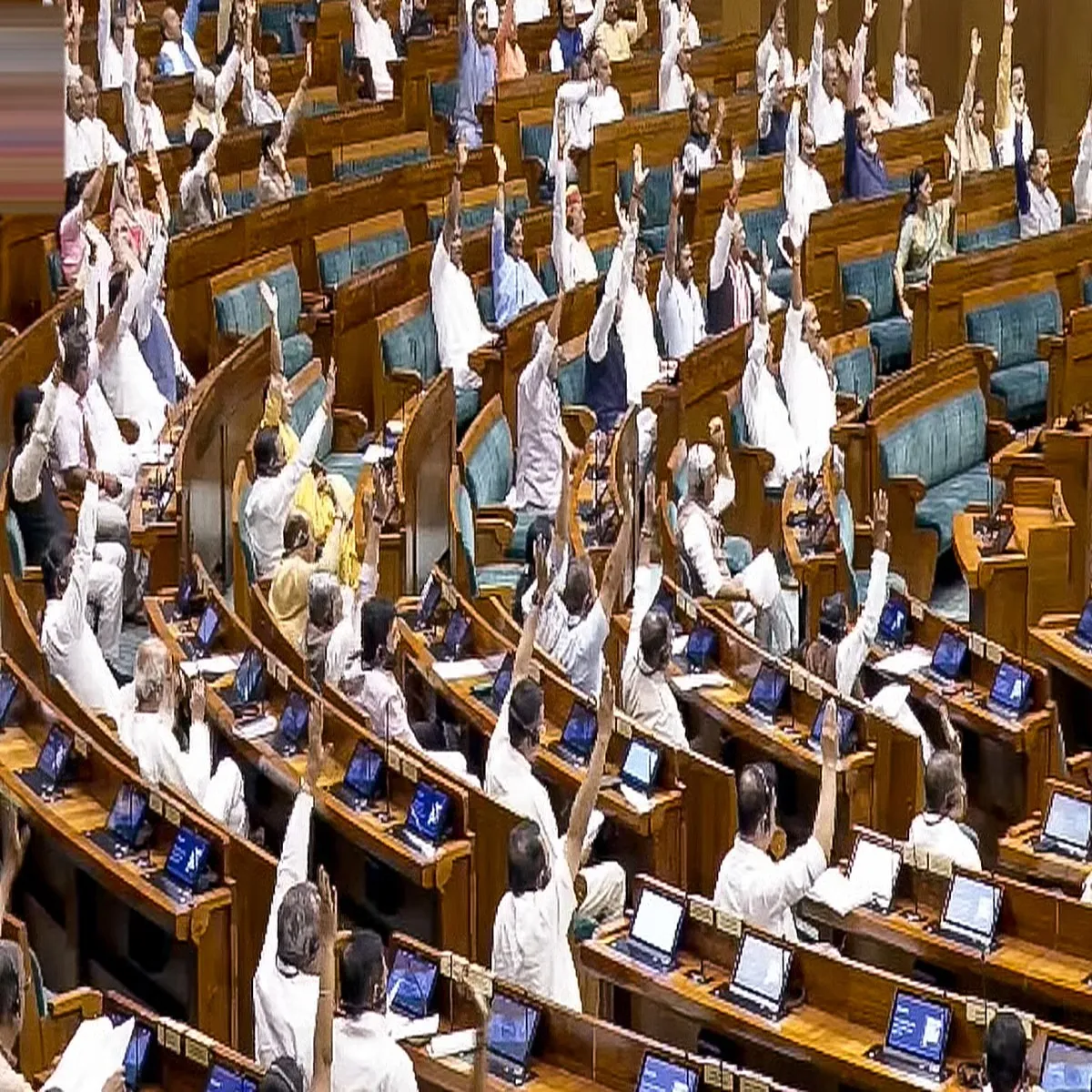 Parliament lok sabha witnesses heated clash