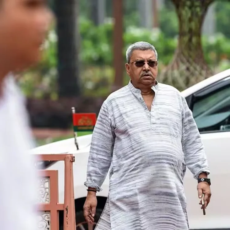 Lok sabha suspends kalyan banerjee